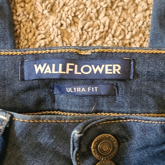 Jeans - Picture 2 of 3